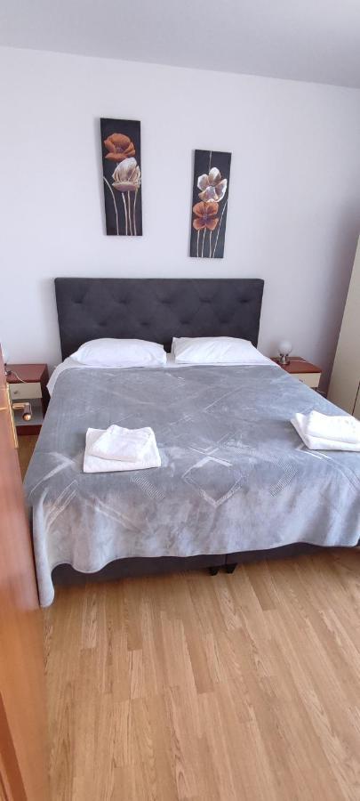 Apartments Burazer Шибеник Екстер'єр фото