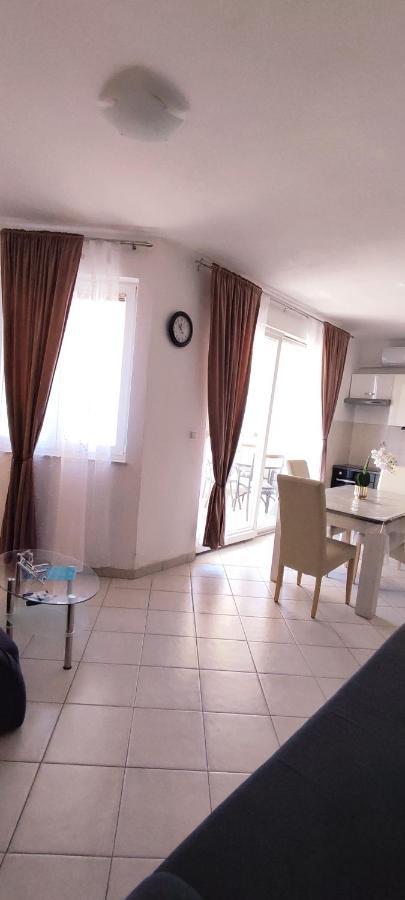 Apartments Burazer Шибеник Екстер'єр фото
