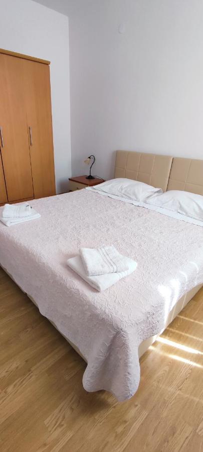 Apartments Burazer Шибеник Екстер'єр фото
