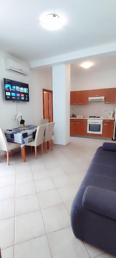 Apartments Burazer Шибеник Екстер'єр фото