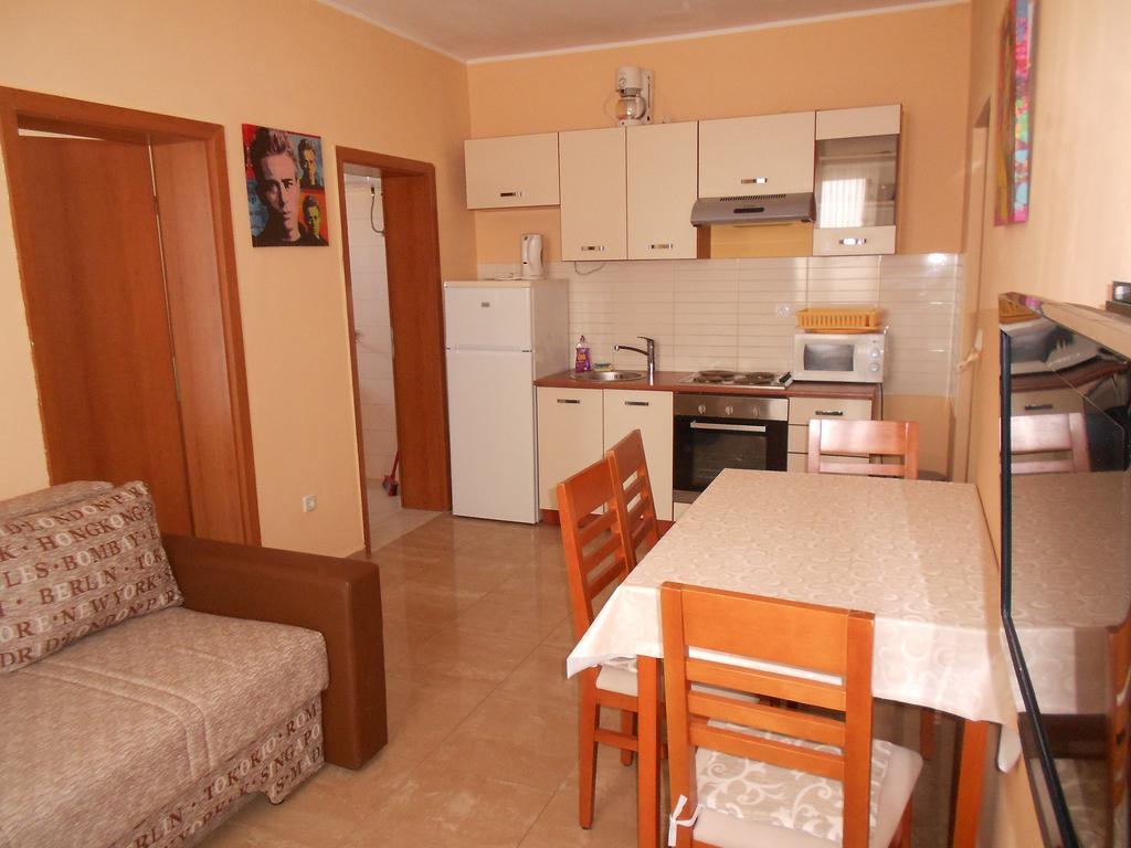 Apartments Burazer Шибеник Екстер'єр фото