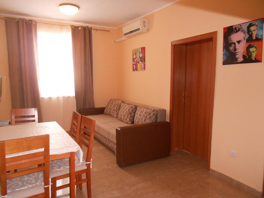 Apartments Burazer Шибеник Екстер'єр фото